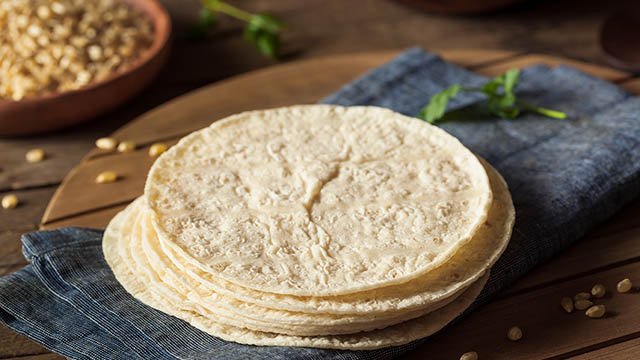 Mexico’s president signs agreement with tortilla makers to only use non-GMO white corn